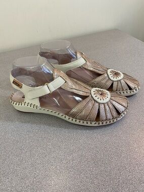 PIKOLINOS Puerto Vallarta Rose Gold and Cream Leather Closed-Toe Sandals